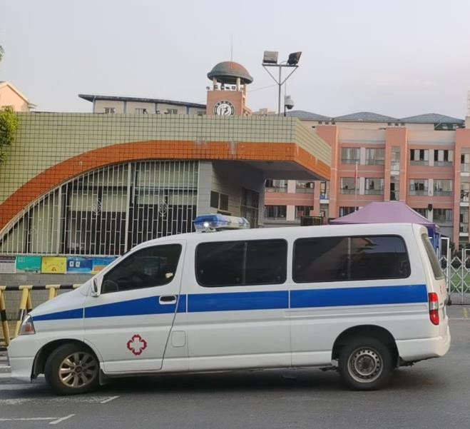 紫云救护车出租护送骨折病人一公里多少钱